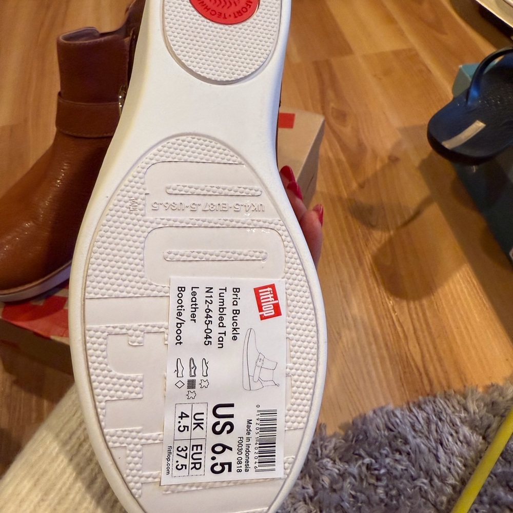 Womens Fitflop Bria Buckle leather bootie. Tan 6.5 New in box. Made for Comfort - Picture 2 of 8